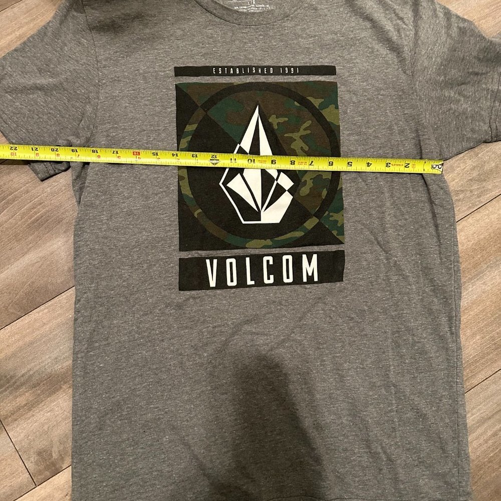 Volcom Men's Short Sleeve Tee Shir Size Large Gray Green Camo - Picture 6 of 9